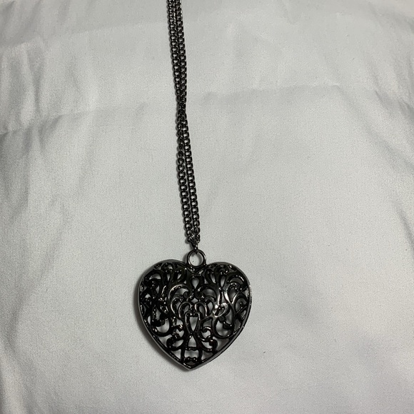 Paparazzi silver heart shape necklace & dangling earrings set. 18” long NWT - Picture 3 of 3